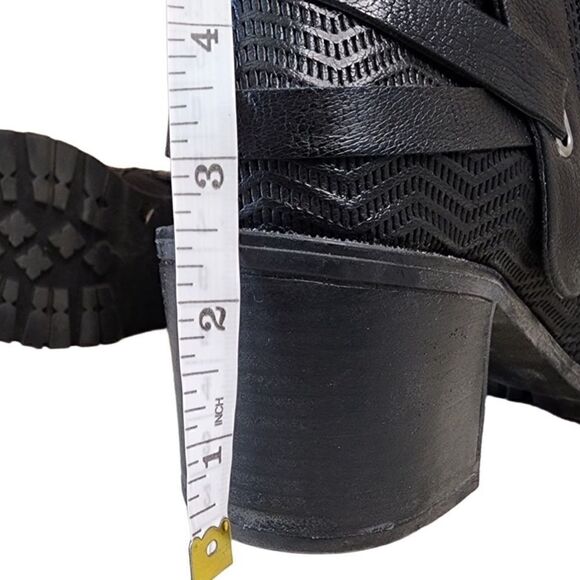 Baretraps- Women’s Hensley Black Vegan Faux Leather Bootie Ankle Boots, 6.5 - Picture 12 of 13